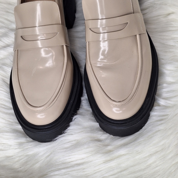 STUART WEITZMAN Soho Loafer Chunky Platform Heel in Dune - Picture 5 of 10